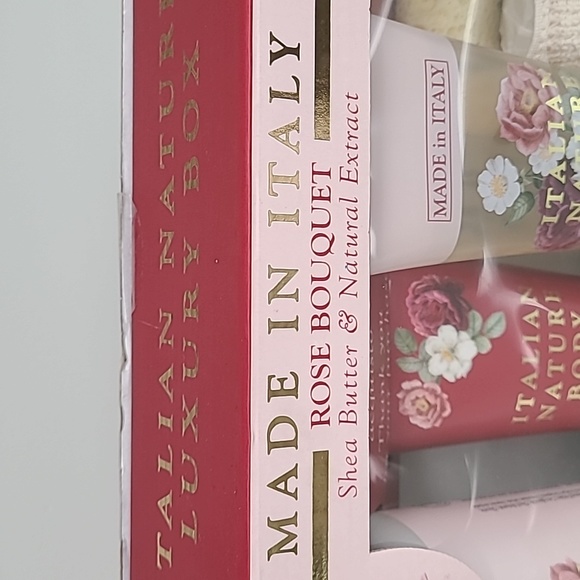 Made in Italy Rose Bouquet Shea butter & Natural Extract Box Set Brand New - Picture 6 of 10